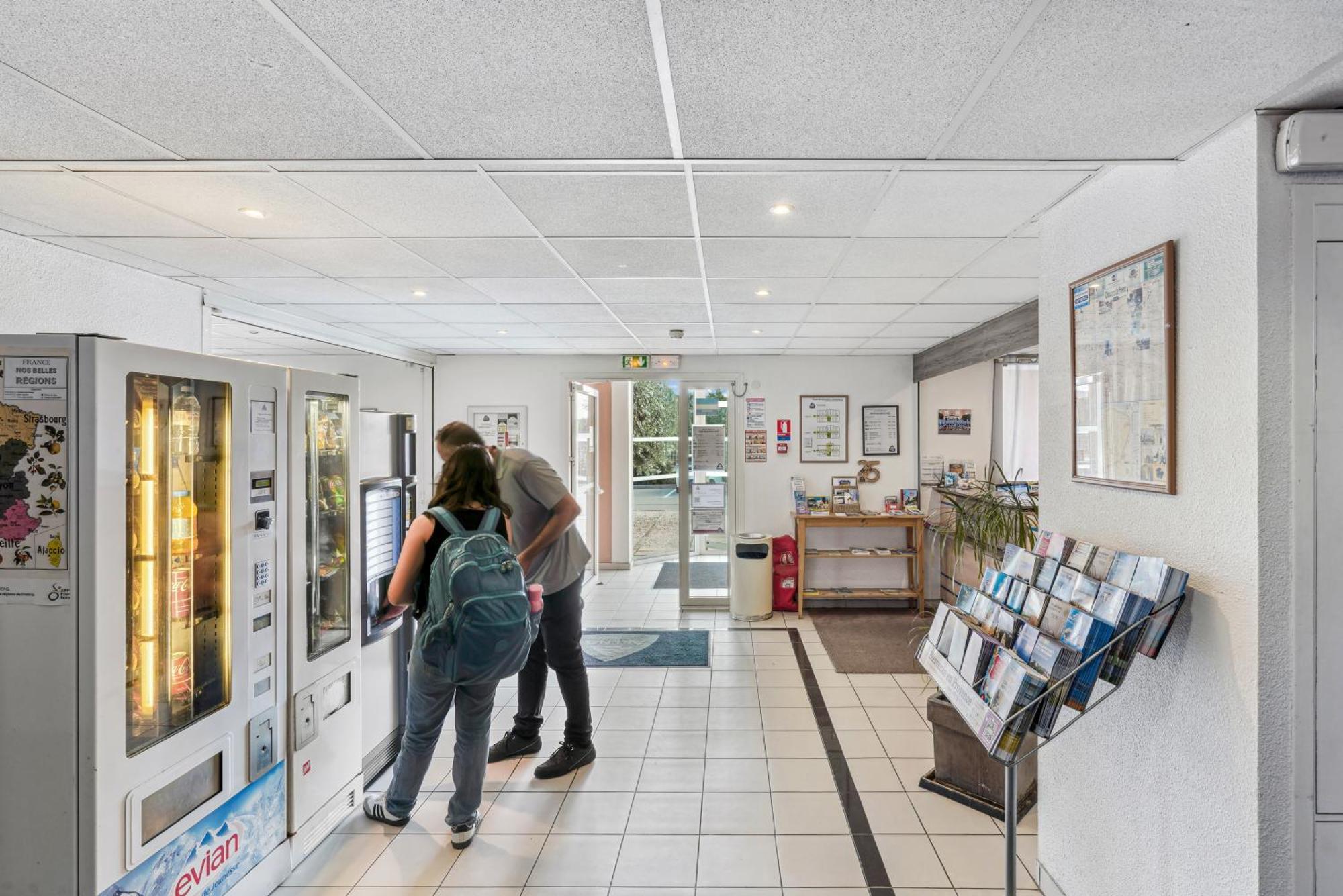 Hotel Akena Chateaurenard - Parc Des Expositions Avignon Exterior photo